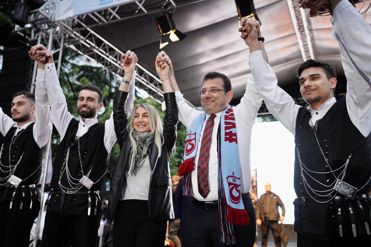 ekrem_imamoglu's tweet photo. Karadeniz uşağı ne yapacağını çok iyi bilir. İlk turda bitirir bu işi. Teşekkürler Trabzon.🇹🇷

@meral_aksener @mansuryavas23 https://t.co/YUHx8XsWy2