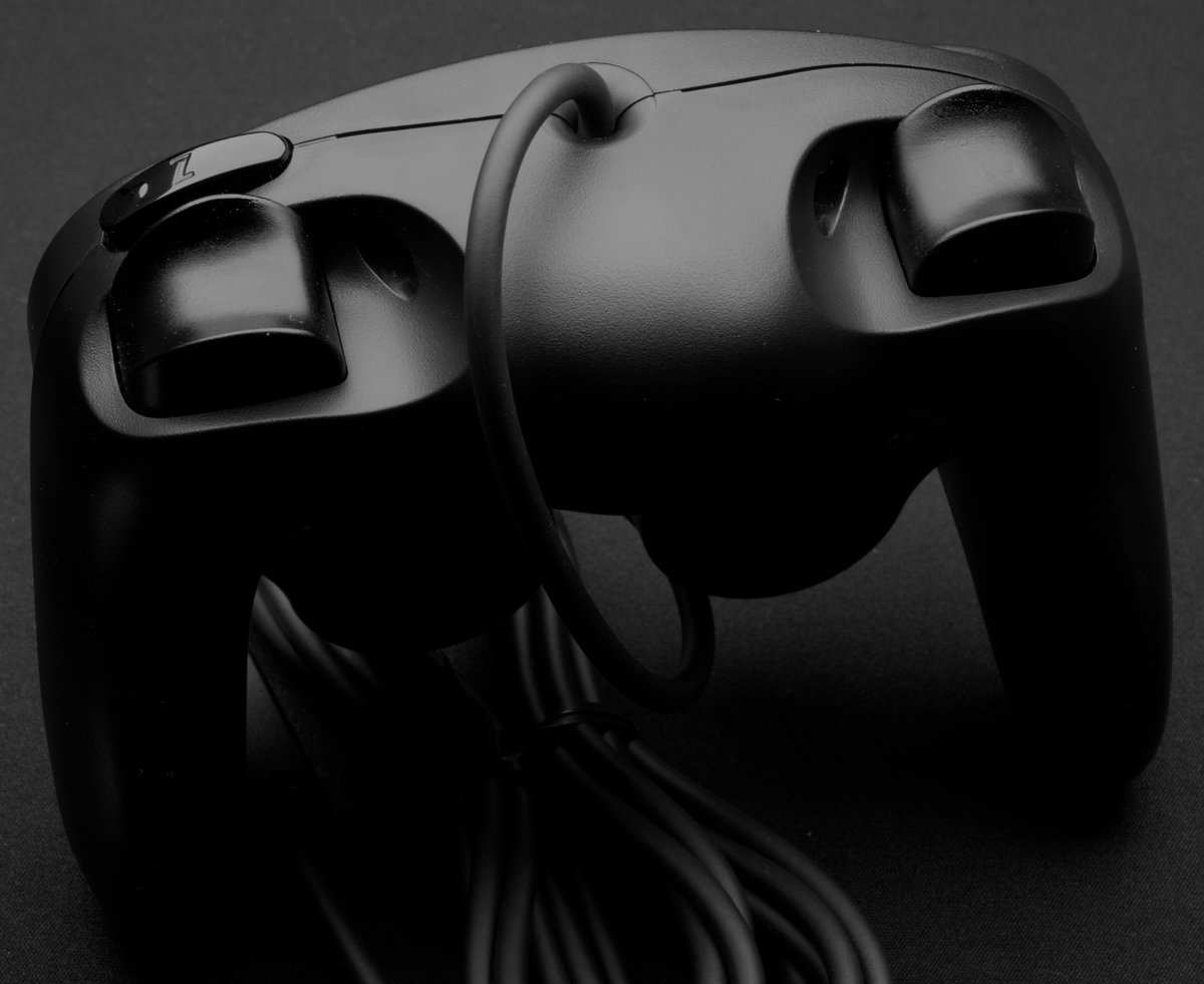 In celebration of 5k sales on Etsy, I will be giving away 5 blackout controllers.

These are brand-new T3 boards with hybrid spicy sticks, bald buttons, tactile Zs, and no-reset snapback modules.

To enter: follow <a href="/LevCustoms/">LevCustoms</a> and like + retweet this post. Enjoy and many thanks!