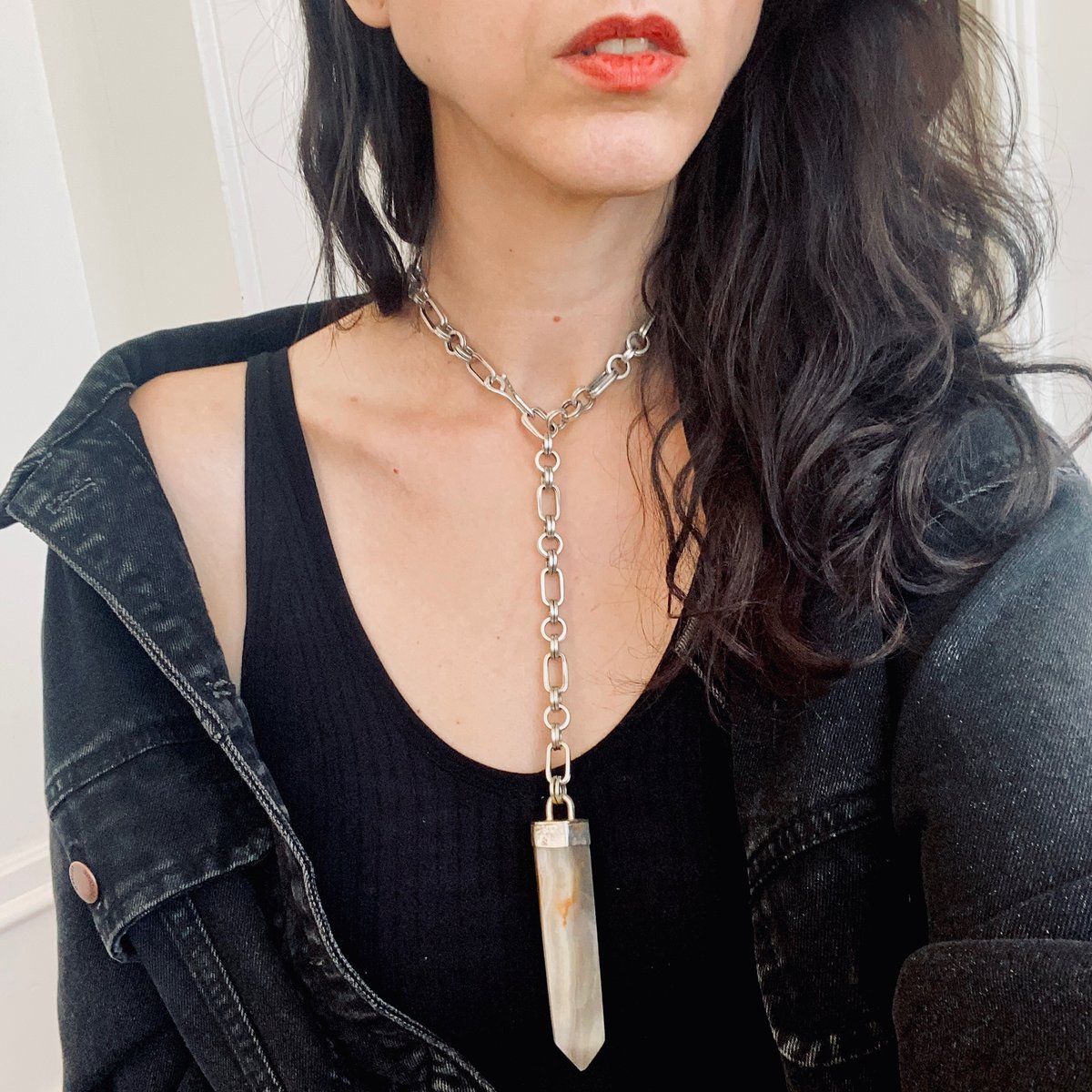 ribellestudio's tweet photo. Nothing beats the satisfaction of bringing a vision to life through metalsmithing! 🔨💍 This one-of-a-kind necklace is the result of hours of dedication and passion - so proud to call it my own! #MetalsmithingArt #JewelryCrafting #HandcraftedNecklace https://t.co/YZxrwQ1CGN
