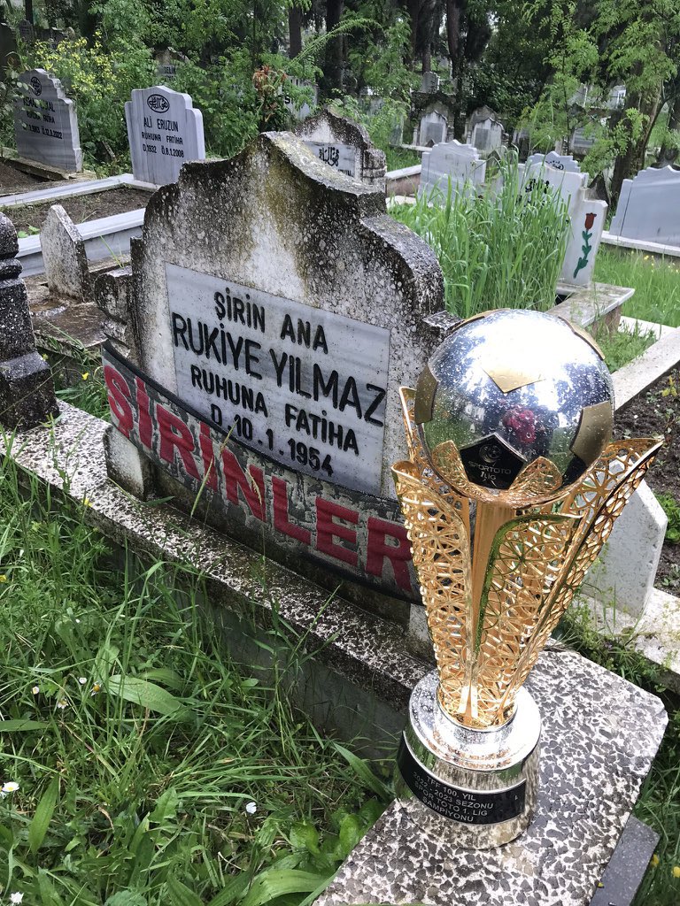 forzasirinler86's tweet photo. KUPANIN EN ANLAM KAZANDIĞI YER !

RUHLARINIZ ŞAD OLSUN!
#Samsunspor #ForzaŞirinler https://t.co/zTBreP5PKV