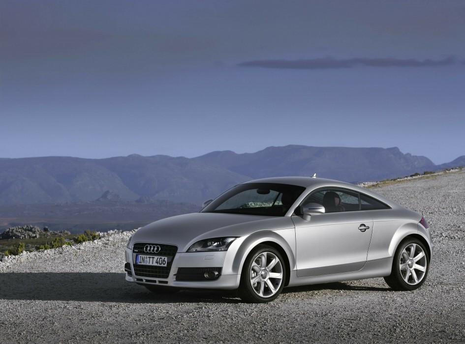 Audi_UY's tweet photo. Para 2006, habían salido 178,765 Audi TT Coupés de primera generación de la línea de montaje.
El diseñador de Audi Torsten Wenzel quien llevó el estudio  en la producción en serie: “El Audi TT es una escultura en movimiento” https://t.co/qbu4jtODFv