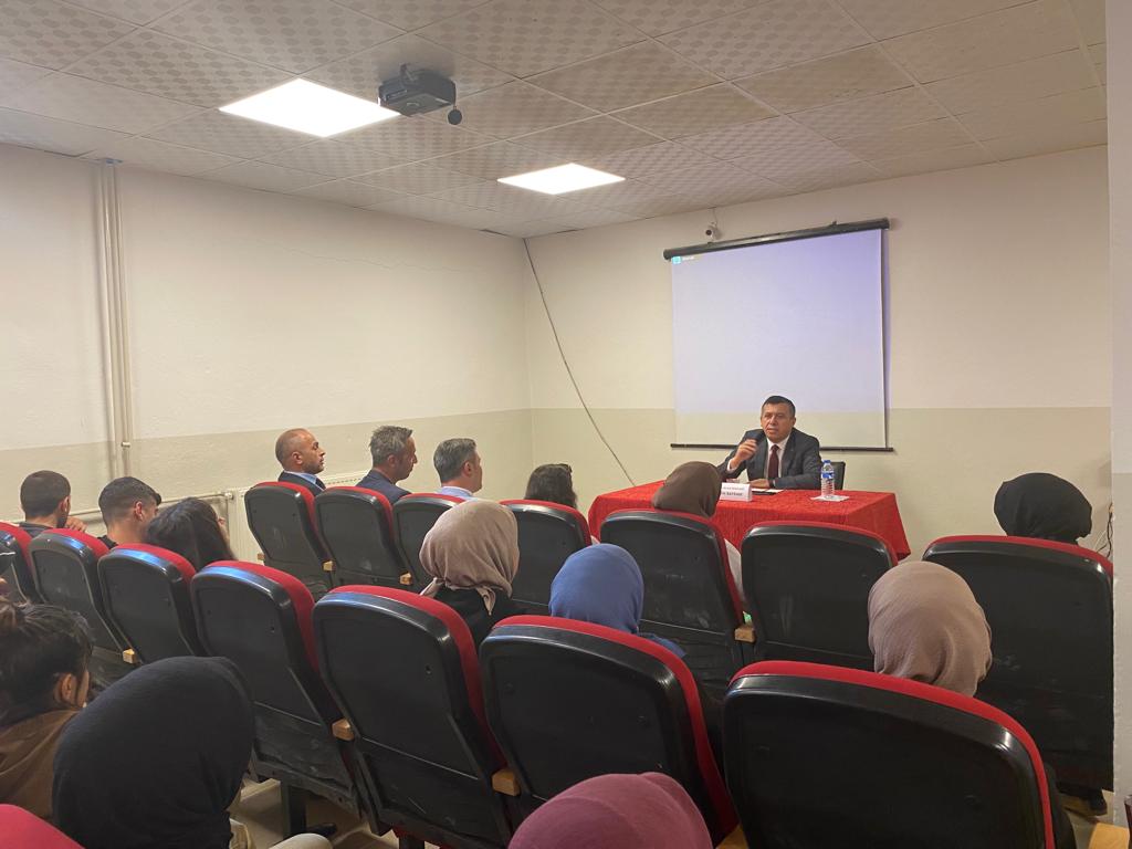 Sayın kaymakamımız Fatih BAYRAM kariyer günleri etkinliğimize katıldı.
<a href="/TortumKymkmligi/">Tortum Kaymakamlığı</a> 
<a href="/fatihbayramia/">Fatih Bayram</a> 
<a href="/MemTortum/">Tortum İlçe MEM</a> 
<a href="/OrhanOzen_25/">Orhan ÖZEN</a>