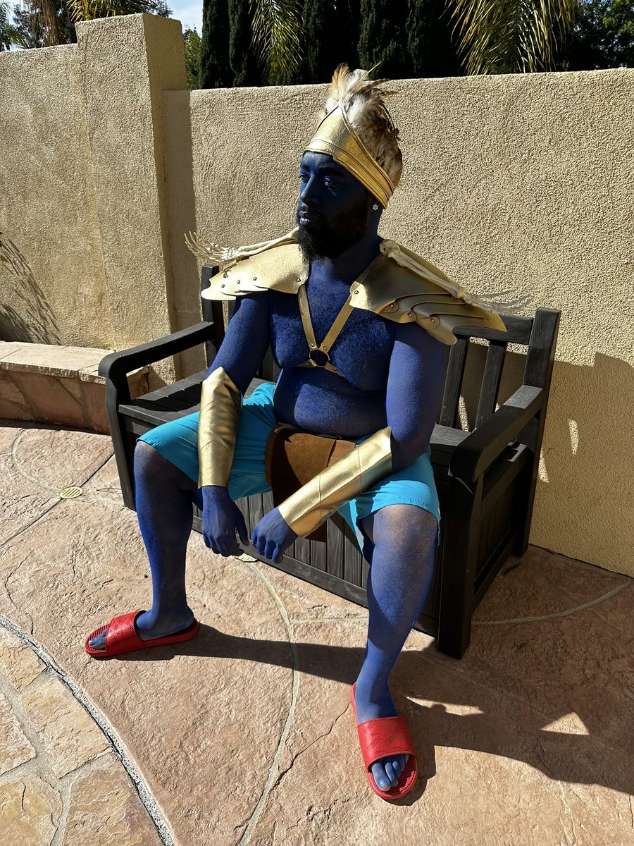 TheRealDjShow's tweet photo. 💙 They turned me into a real-life Avatar! It took two hours to paint my entire body and another two showers to wash it all off. But it was totally worth it for the hilarious skit I did with the one and only @kingbach. 😂 Check out the skit in the thread, you won't stop laughing! I couldn't even imagine going back to Inglewood looking like this! 😂🎬 #AvatarVibes #PaintedBlue #HilariousSkit #Comedy #InglewoodAdventures