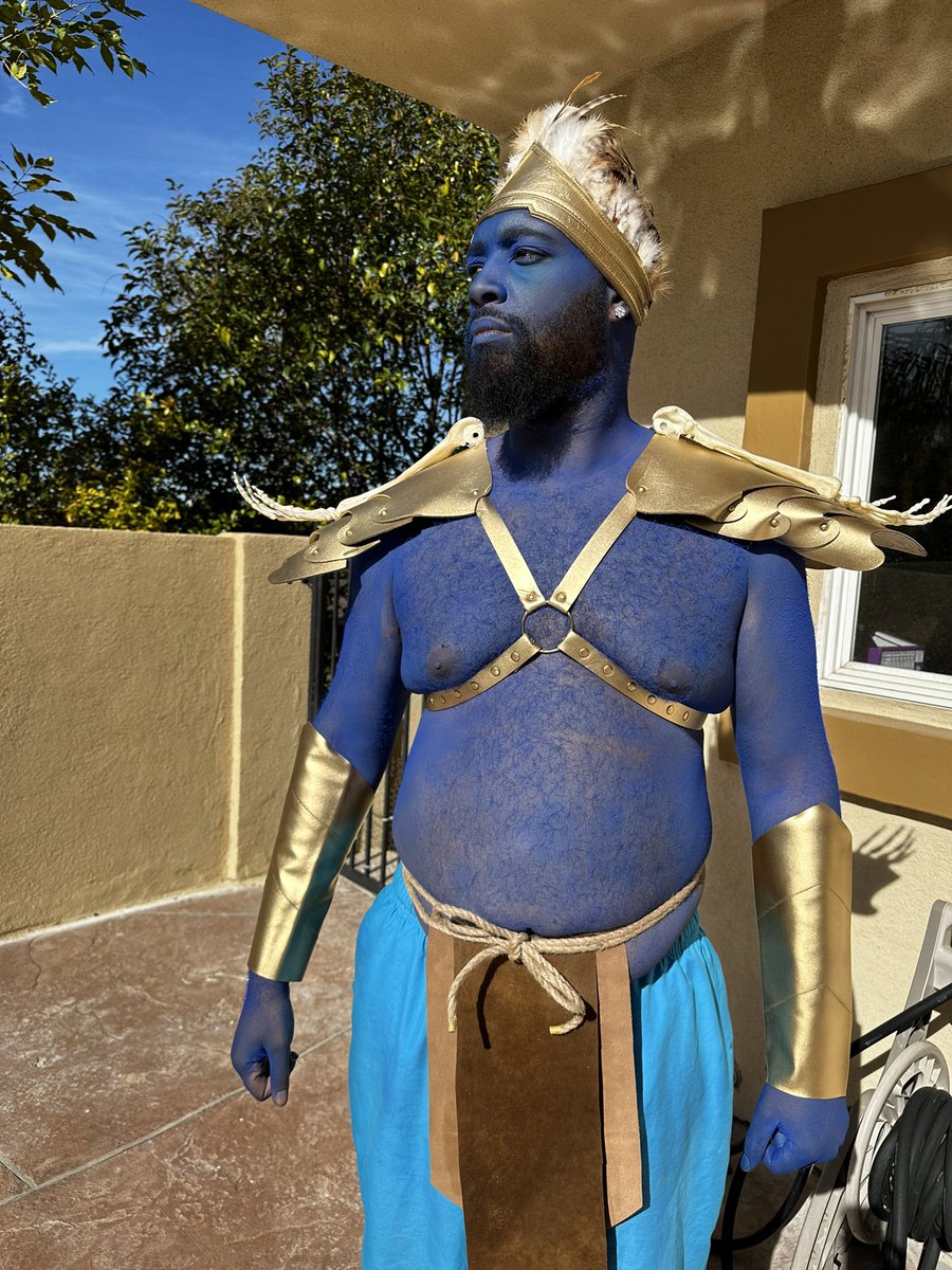 TheRealDjShow's tweet photo. 💙 They turned me into a real-life Avatar! It took two hours to paint my entire body and another two showers to wash it all off. But it was totally worth it for the hilarious skit I did with the one and only @kingbach. 😂 Check out the skit in the thread, you won't stop laughing! I couldn't even imagine going back to Inglewood looking like this! 😂🎬 #AvatarVibes #PaintedBlue #HilariousSkit #Comedy #InglewoodAdventures