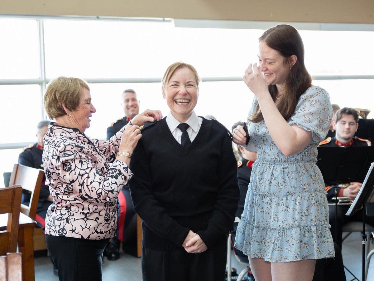 Promotion alert 🚨🚨🚨
A HUGE congratulations going out to PO1 Elaine Collier on a well deserved promotion. This was an extra special promotion because the epaulettes that were awarded were the members late husbands, and were presented by her daughter and mother. #RCNavy