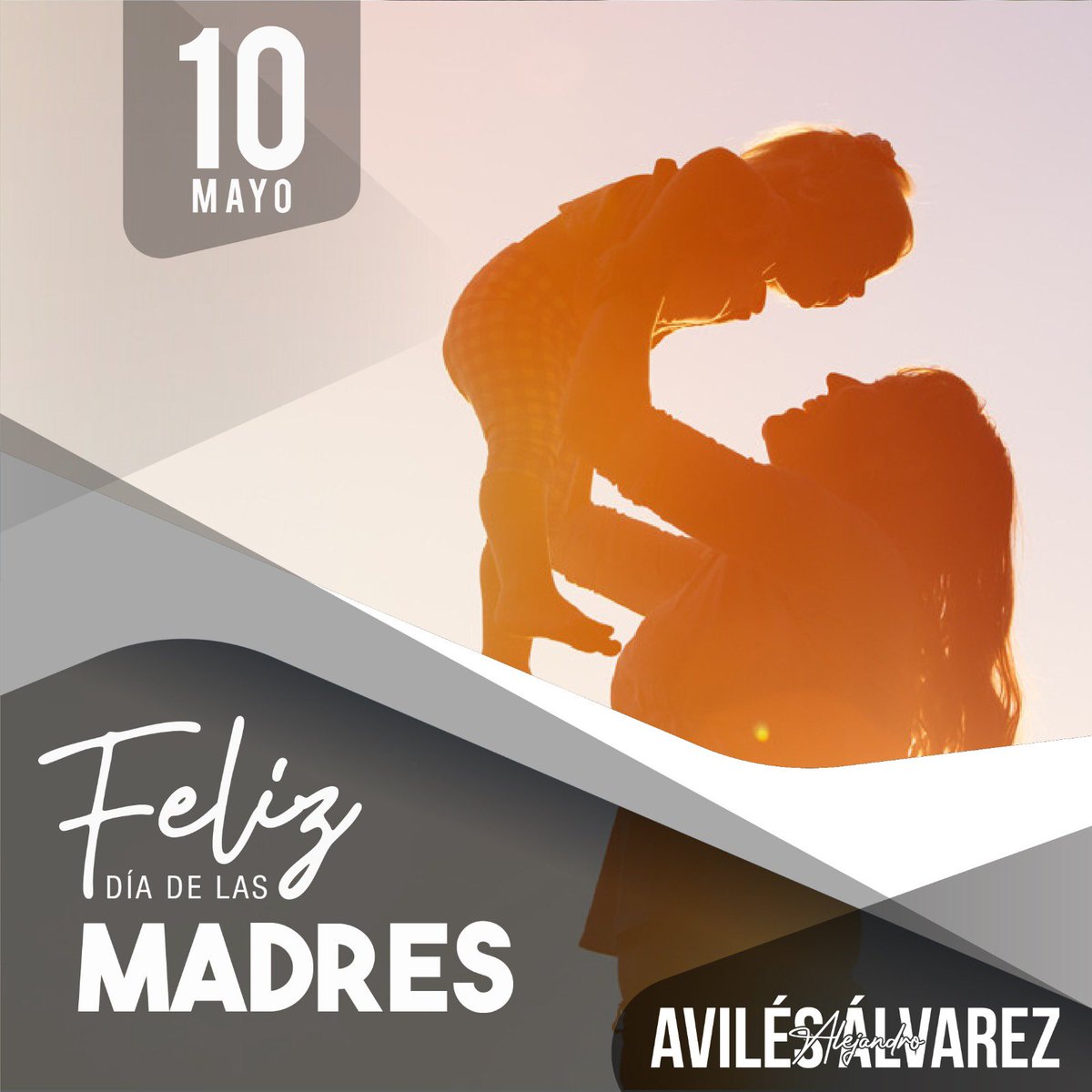 Celebramos a la mujer más importante de nuestras vidas.Queremos agradecerles por todo su amor,por estar ahí para nosotros durante nuestros momentos más oscuros.Sabemos que eres más fuerte que cualquier tormenta y contamos contigo para seguir adelante. 

 ¡Feliz día de la madre!