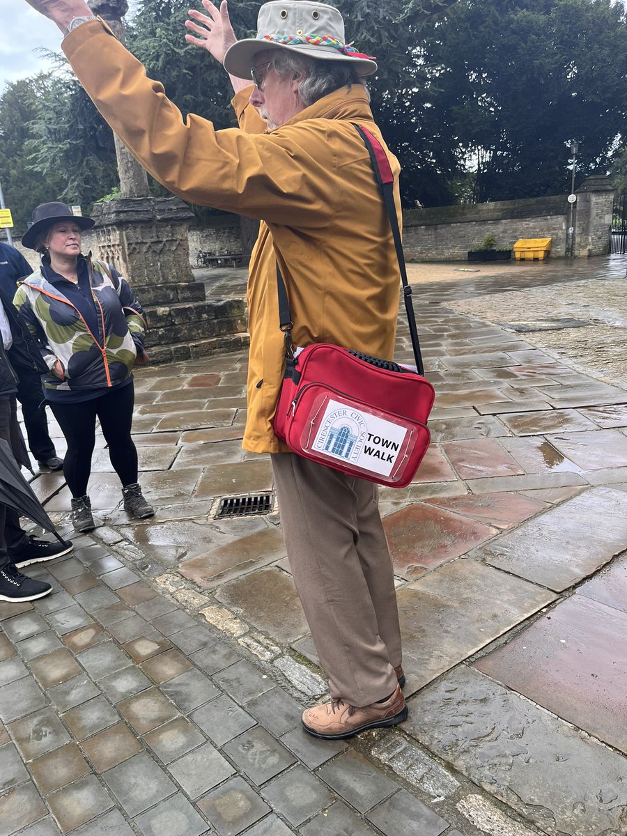 joininchina's tweet image. The shower didn’t stop the enthusiasm of the walk, organised by @CCoCChat and by @Cirencester Civic society #cirencestertownwalk