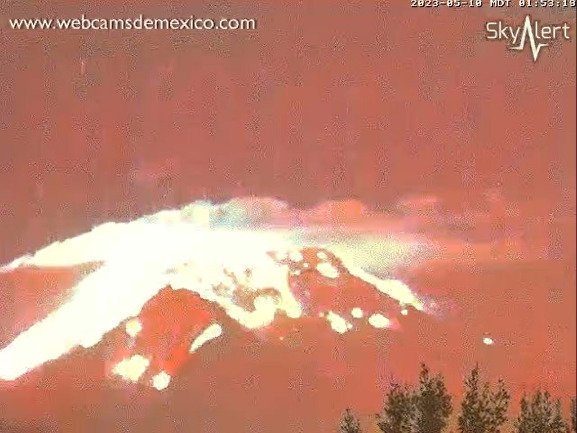 webcamsdemexico's tweet photo. 🌋 Actividad del #Volcán #Popocatépetl en las últimas 24 horas:

▪️ 191 exhalaciones.
▪️ 156 minutos de tremor.
▪️ 3 explosiones menores.
▪️ 2 explosiones moderadas.

🚦 Alerta Volcánica: #AmarilloFase2. https://t.co/A63koHvCJ6