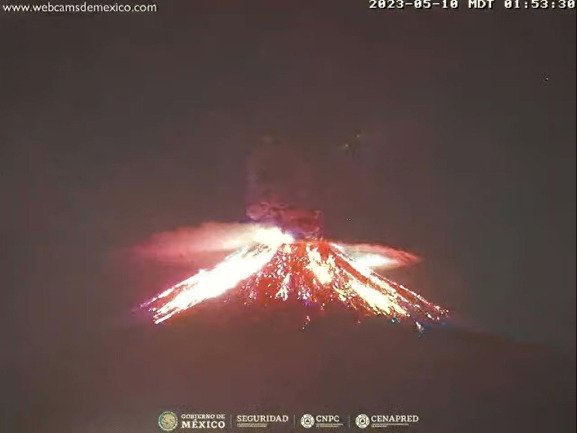 webcamsdemexico's tweet photo. 🌋 Actividad del #Volcán #Popocatépetl en las últimas 24 horas:

▪️ 191 exhalaciones.
▪️ 156 minutos de tremor.
▪️ 3 explosiones menores.
▪️ 2 explosiones moderadas.

🚦 Alerta Volcánica: #AmarilloFase2. https://t.co/A63koHvCJ6
