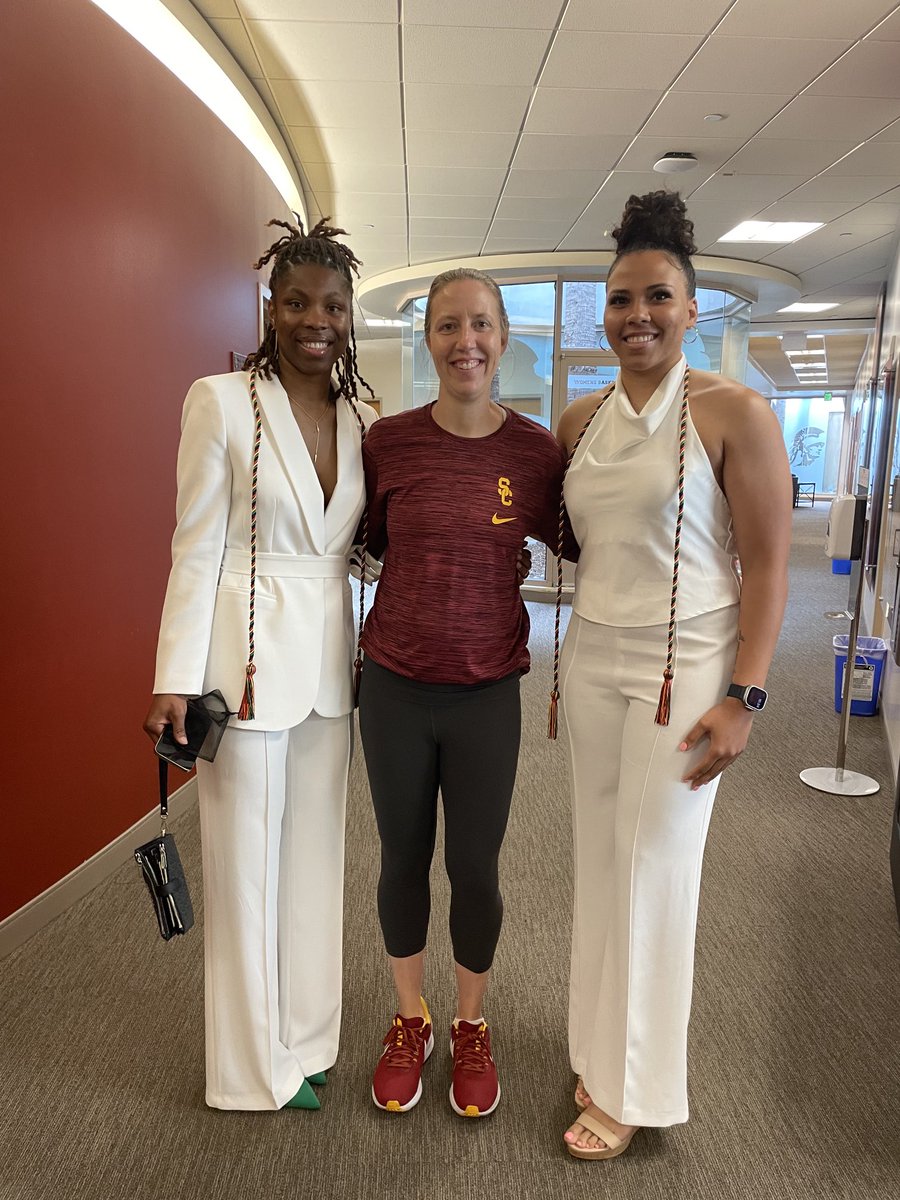 CoachLindsayG's tweet photo. It’s graduation week! These 2 looking 🔥🔥🔥 for Black Grad today. Degree them! 😭❤️💛✌🏼🎓 https://t.co/zXu2fH7muQ