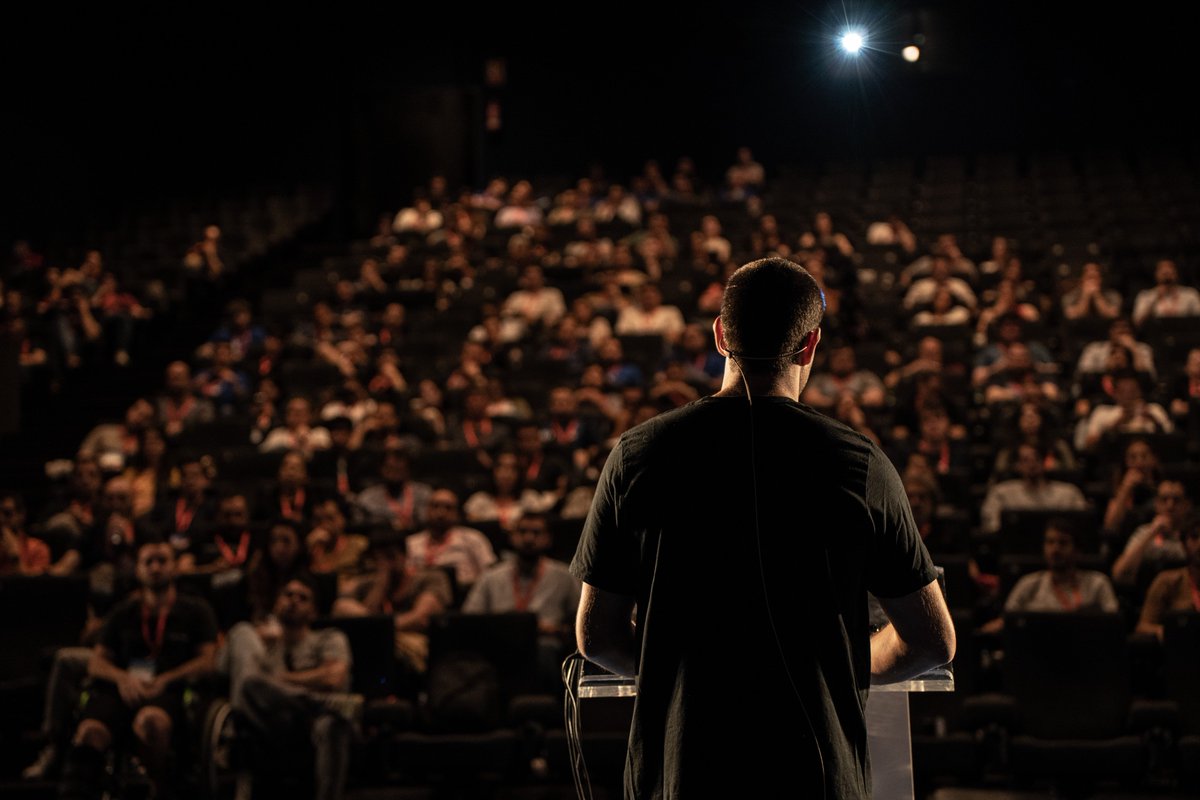 CodemoMadrid's tweet image. ¡Fueron dos días increíbles en la #CodemotionMadrid23! 🎉
Ver a la comunidad en vivo siempre es muy emocionante. ❤️
Gracias a todos y todas por hacer todo esto posible🙏