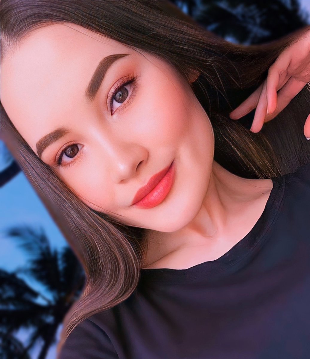 Good night 💖✨

Being a part of the NFT community has opened up a whole new world of artistic possibilities for me. I can't wait to explore different styles like watercolor, oil, and pencil.

But for now I'm drawing orders 😄