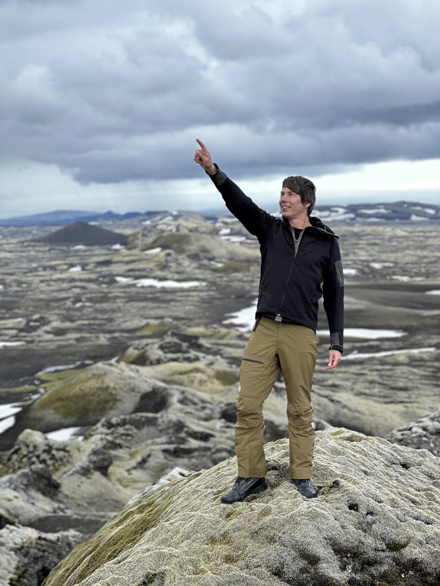 ProfBrianCox's tweet photo. Still got it :-) #classicvolcanostance https://t.co/WUxnniXhiu