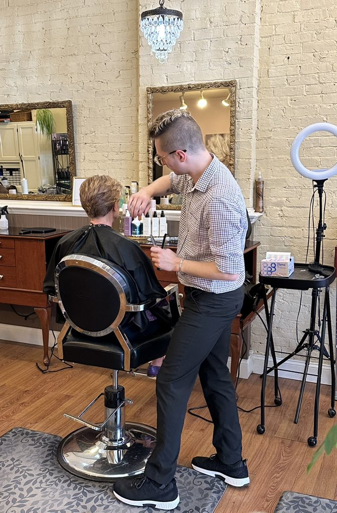 Great to see Zack back, creating new styles and pampering his clients at Tranquility! ❤️

#haircut #haircolor #highlights #highlight #dimensionalcolor #layeredhaircut #longhair #mensgrooming #menscut #hairstylist #haircolorist #blondespecialist