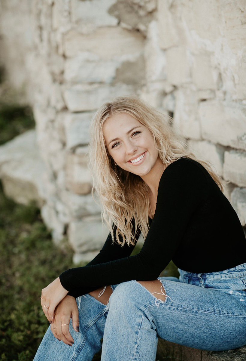 Pulaski_SB's tweet photo. 1st Senior Shoutout highlights Maddie!
Favorite quote: you only live once, lover of sushi, hooked on Gossip Girl &amp; Criminal Minds.  In her free time she loves hanging with friends &amp; going up north!  Her favorite softball memory: hitting a walk off to win the polka day tourney❤️ https://t.co/7LKtuIyulR
