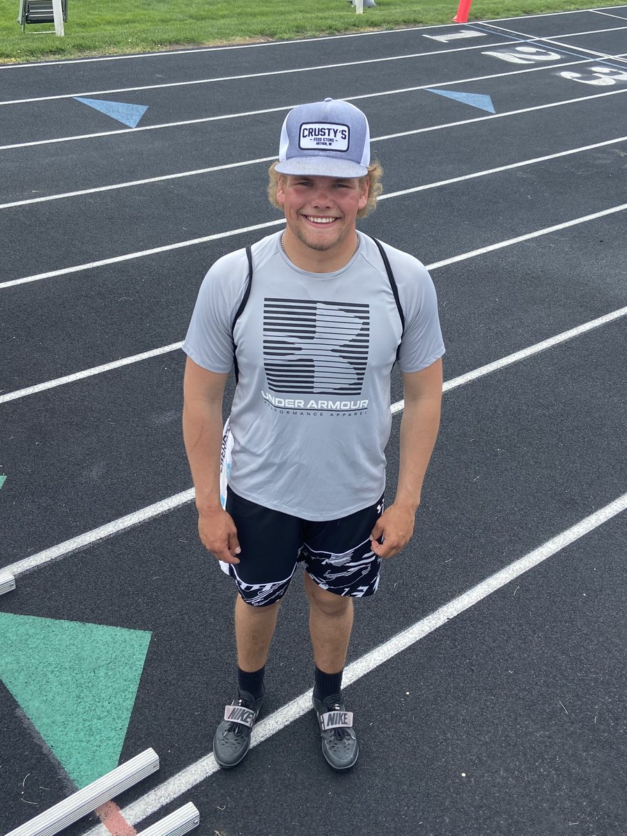 Clay Meyer has qualified in the discuss. #Loomiswolves