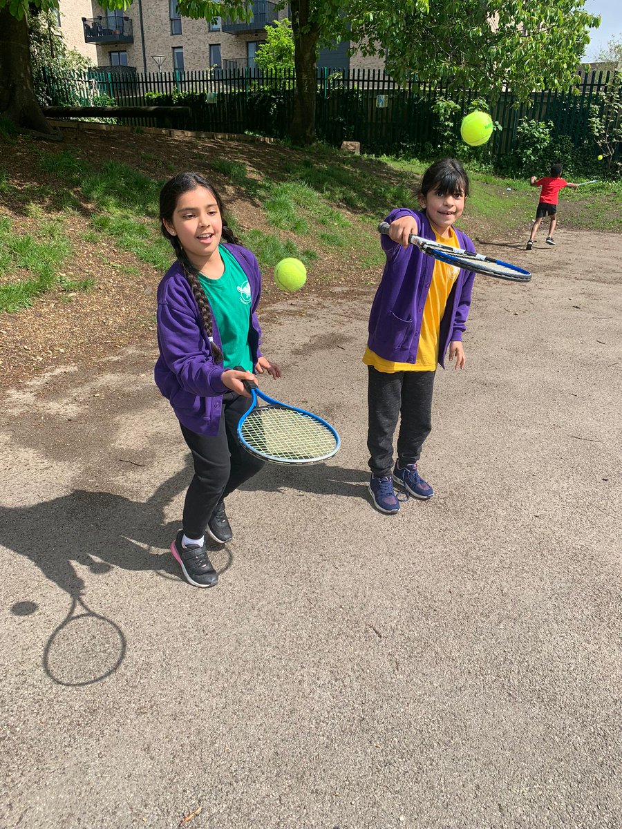 Ms_L_Lai's tweet photo. Great tennis skills team Oak! https://t.co/xeU9DiVnG2