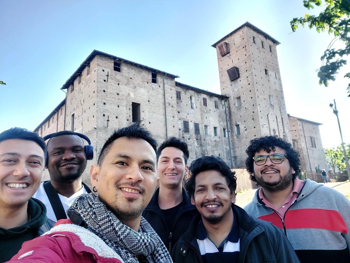 GenRosso's tweet photo. Arrivati a Voghera (PV) ! Sabato sera concerto al Palaoltrepo Voghera !
#genrosso #thereason #peace #apesocialwear #unitedworldproject #pace #voghera #concert #wetalent @Focolare_org @LoppianoSif @focolaritalia https://t.co/XOp82VMBoY