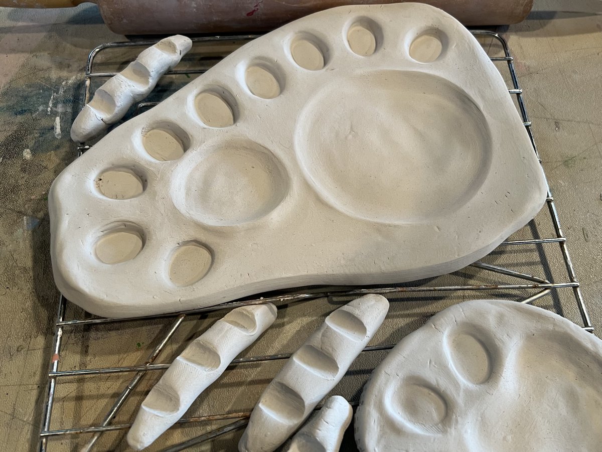 DiscoverDACO's tweet image. Sign up for 2-part ceramics class with Peg Mahler! What makes this class unique is being able to create whatever you want! Pictured, Lisa created watercolor palettes and brush rests that are waiting to be painted and glazed. Register at bit.ly/3LR0yoG  #CeramicsClass