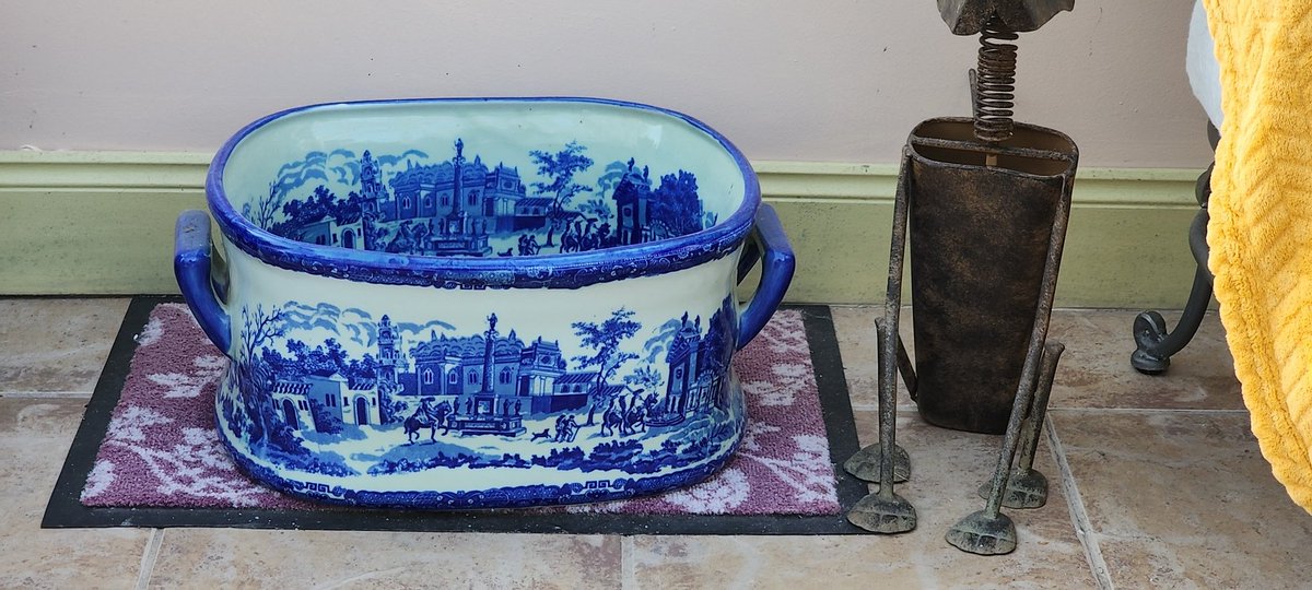 DonaldASangster's tweet photo. @antiques_atlas @londonfineuk https://t.co/i7iR9L5plH