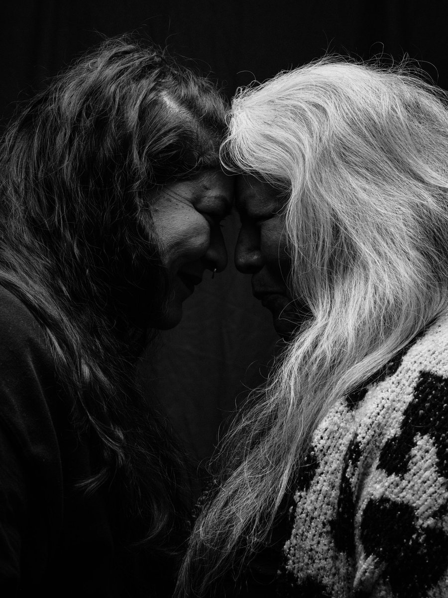Josue_Foto's tweet photo. When we return to our mothers, we return to ourselves ❤️
Portrait of Mick Stevens (Diné, Omaha, Pawnee, and Mexican) and her beautiful mom Maria Stevens (Diné, Omaha and Pawnee)
#IndigenouslyMade #Mother #IndigenousMotherhood https://t.co/l0XbmmexVJ