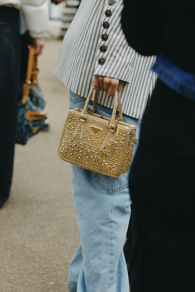 ankabel_'s tweet image. Zara tiene los siete bolsos de fiesta perfectos para llevar en un look de invitada o en el día a día  ift.tt/gqecHTm