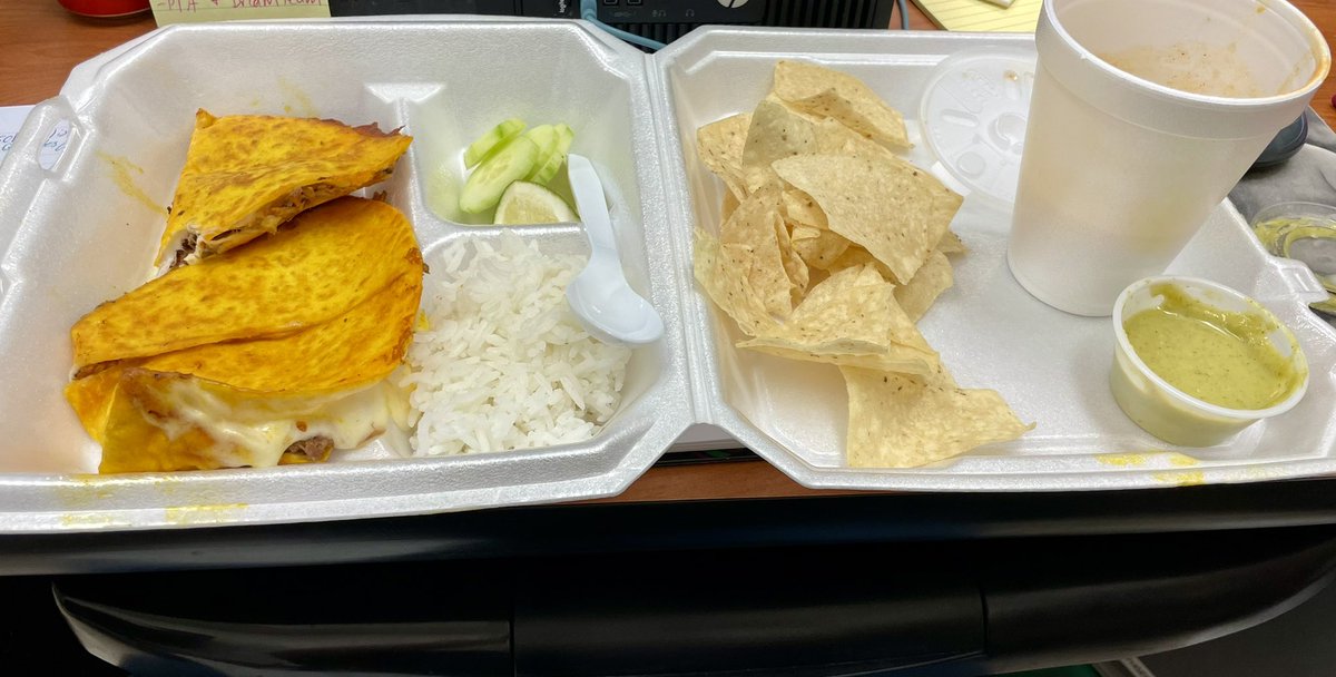 LUNCH IS HERE!!!!  Thank you to #TacoselJefe for coming to feed our amazing <a href="/FHGES/">Forest Hills GES</a> staff today!!!  The food is delicious!!! Visit their food truck if you see it!!!
<a href="/NewHanoverCoSch/">New Hanover County Schools</a> <a href="/KimFoleyEDU/">Kimberly Foley</a>
