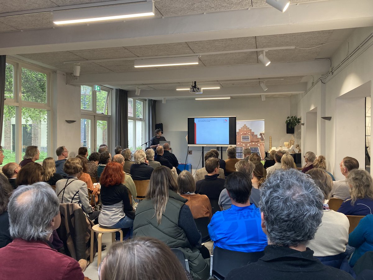 We zijn gestart! Meer dan 60 monumenteneigenaren zijn naar het <a href="/ABCHaarlem/">ABC archi.centr.Hrlm</a> gekomen om aan te schuiven bij thematafels over het verduurzamen van monumenten. Maar eerst een presentatie over isolatieglas door Felix Kusters van <a href="/stichtingerm_NL/">stichting ERM_official</a>