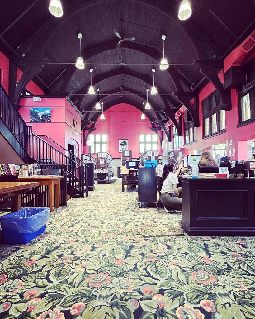 rhhsllc's tweet photo. In case you are looking for @virtualgiff today she’s on the art trip and - of course - checking out the local @torontolibrary at @kewgardens. Isn’t it gorgeous?!? https://t.co/ktGNpH2hyk https://t.co/zTgjoQf0H3
