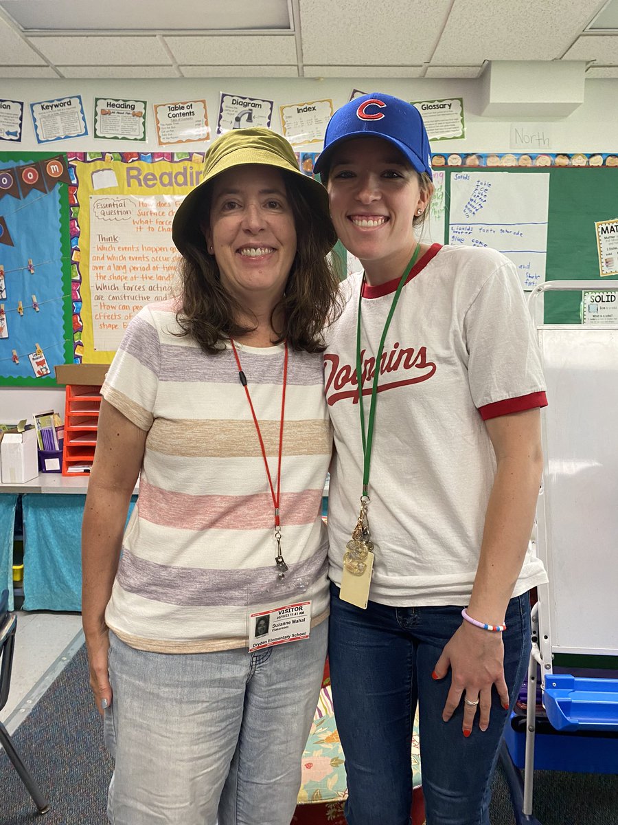 It’s a special day when your mom comes to your class to be a secret reader! 💙