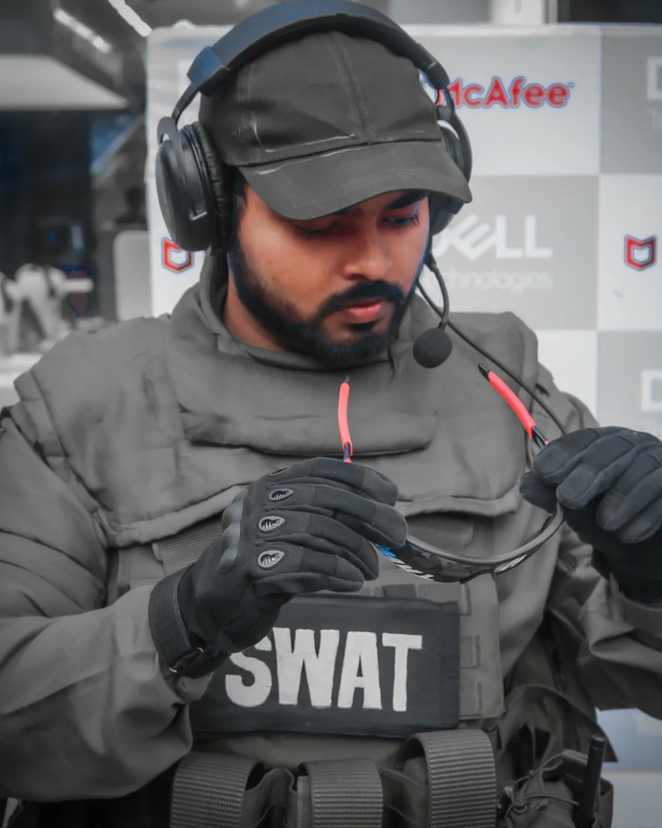 cpt_cross's tweet photo. My Guns are only a Tool;
My Ammo is only a Method;
It is ME who is the Weapon.
:
Cinematic Close-Up Candids for the ones interested in my Gear from my CSGO COSPLAY.
:
#cosplay #cosplayer #gunpla #airsoft #tactical #tacticool #csgo #csgoedit https://t.co/EMk18saJLI
