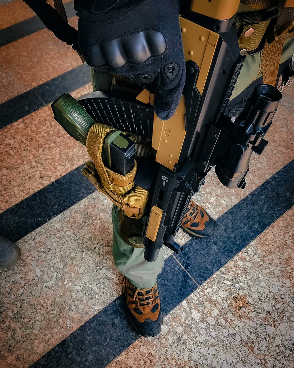 cpt_cross's tweet photo. My Guns are only a Tool;
My Ammo is only a Method;
It is ME who is the Weapon.
:
Cinematic Close-Up Candids for the ones interested in my Gear from my CSGO COSPLAY.
:
#cosplay #cosplayer #gunpla #airsoft #tactical #tacticool #csgo #csgoedit https://t.co/EMk18saJLI