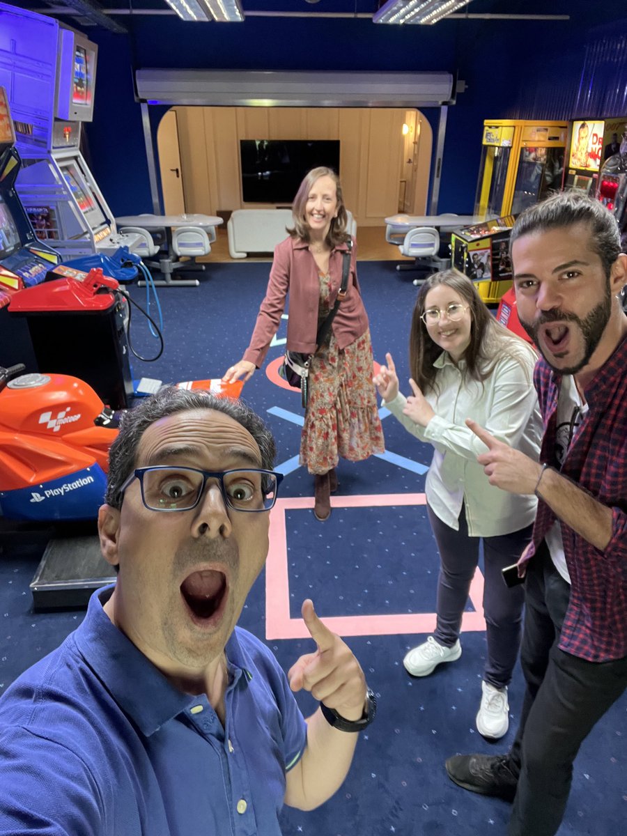 pablocarmenado's tweet photo. Hemos visitado las nuevas oficinas de @PlayStationES en Madrid.
Lo más sorprendente es como todo su universo, cultura, industria, innovación, futuro o valores se reflejan en los pequeños detalles.
Gracias por dejarnos formar parte de vuestra comunidad 😍
#AlcanTeam #Planazos https://t.co/QBELOKHfT7