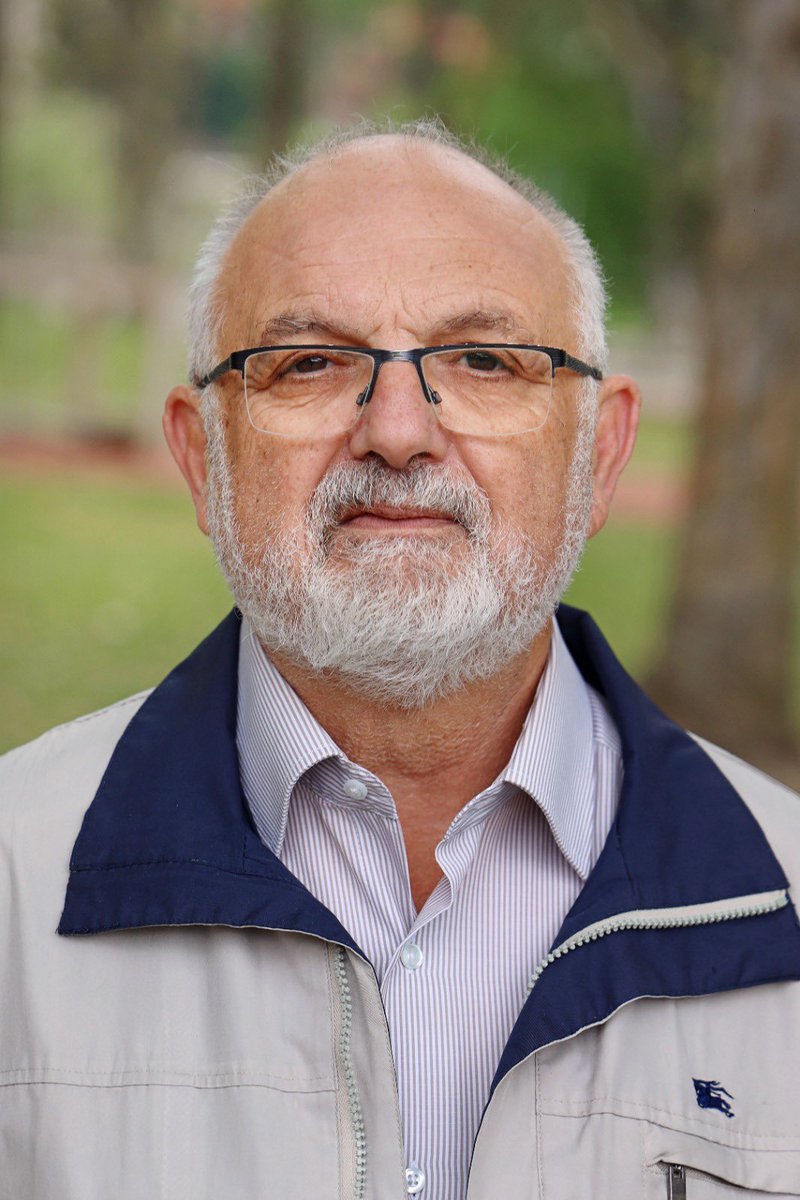 CompromisxLaSeu's tweet photo. Pepe Muñoz Márquez
Doctor en medicina i cirurgia. Jubilat.

“La sanitat ha de ser un pilar fonamental de la nostra societat.
Els problemes de salut mental constitueixen una epidèmia silenciosa que afecta un nombre important dels nostres ciutadans, https://t.co/NzBernQBQF