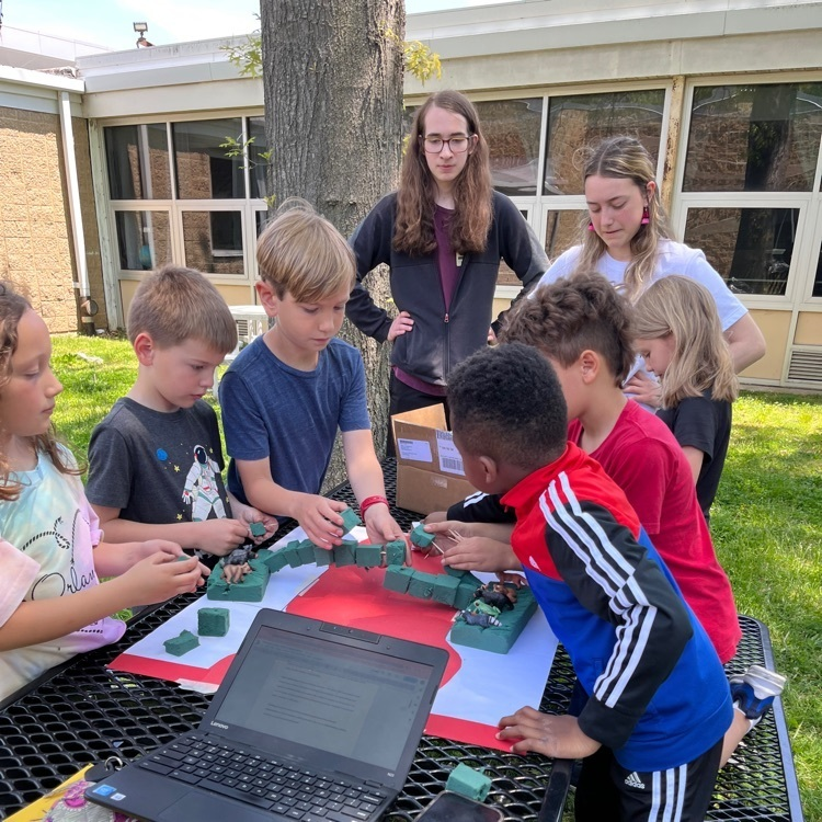 AfftonHS's tweet photo. For their final exam, senior AP Environmental Science students help Mrs Unger’s 2nd grade students learn about volcanos and the environment. #afftonlearns https://t.co/MRtBtZHUvb