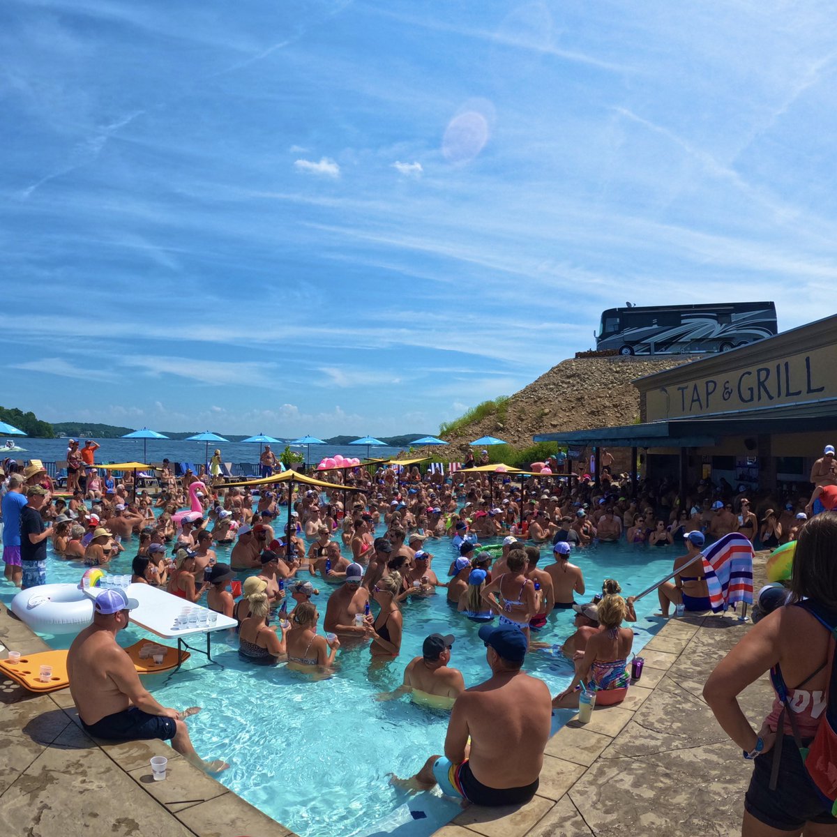 Down to my last week in #KansasCity until fall! Next week I head to the #LakeOfTheOzarks for my eighth summer at the <a href="/Tap_andGrill/">Tap and Grill</a> 21+ pool with @djmikewatts! Be sure to come see us this summer at the lake, it's always a good time! 🤘😎🎶