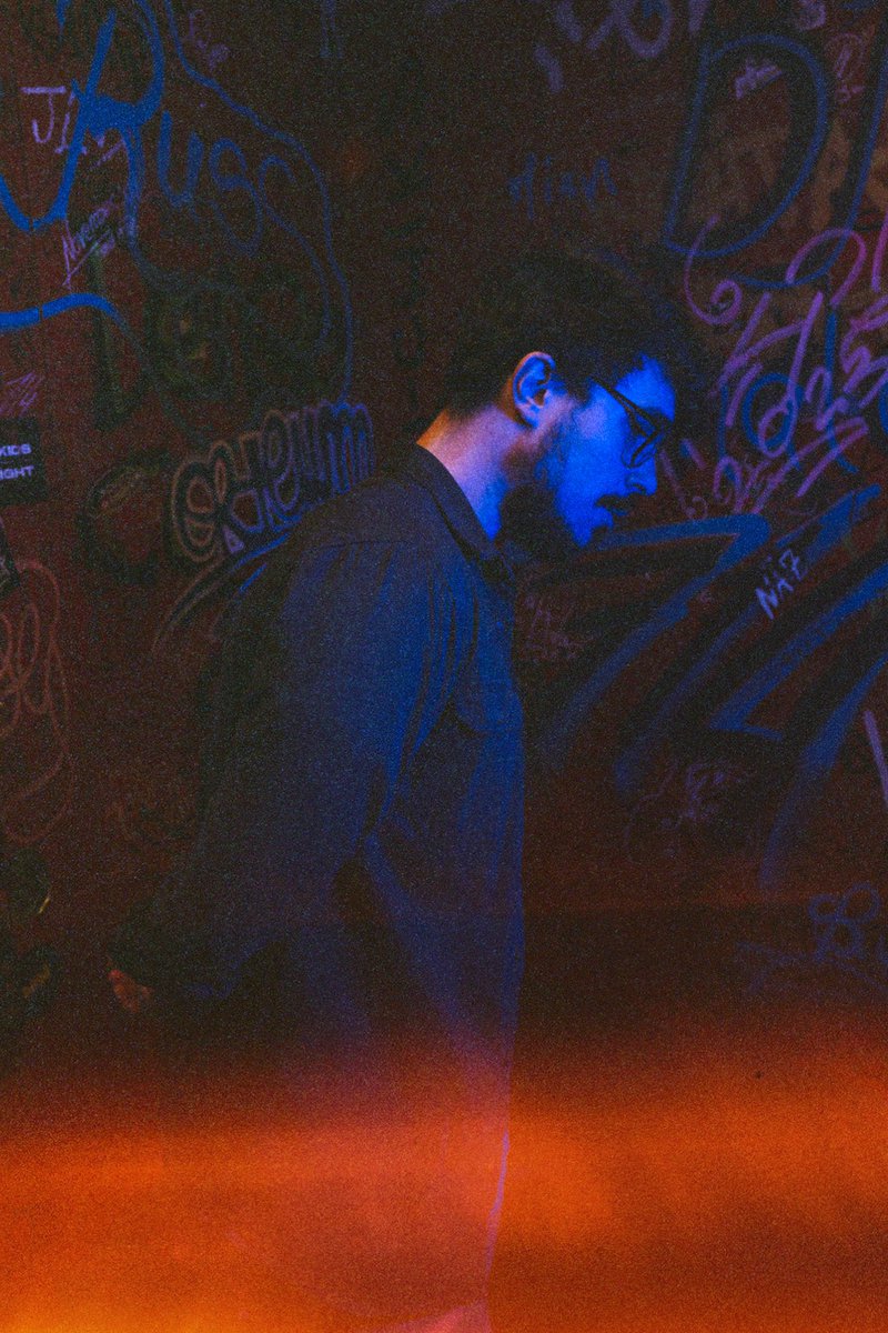 Não lanço música em nome próprio há 3 anos, mas durante esse tempo, fiz música com pessoas que gosto muito e admiro.

Esta sexta lanço o meu novo EP, que me deu imenso prazer construir nos últimos meses, pela @manrecordings 

“Rua Rosa, 24”

📸 : @inescondeco