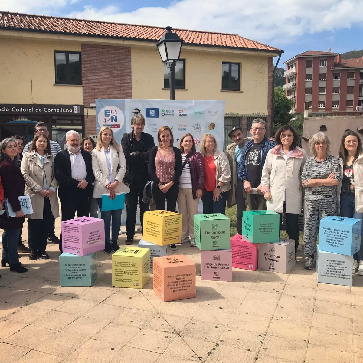 beatrizpolledo's tweet photo. Con el #BusSocial de la @EapnAs para dar a conocer sus propuestas por la inclusión social #Asturias. Cortar la hemorragia demográfica también es prioritario para el @PP_Asturias
👉 @CangaFanoDiego creará una Consejería del Reto Demográfico para darle la máxima dimensión política https://t.co/5gnuf0MZA6