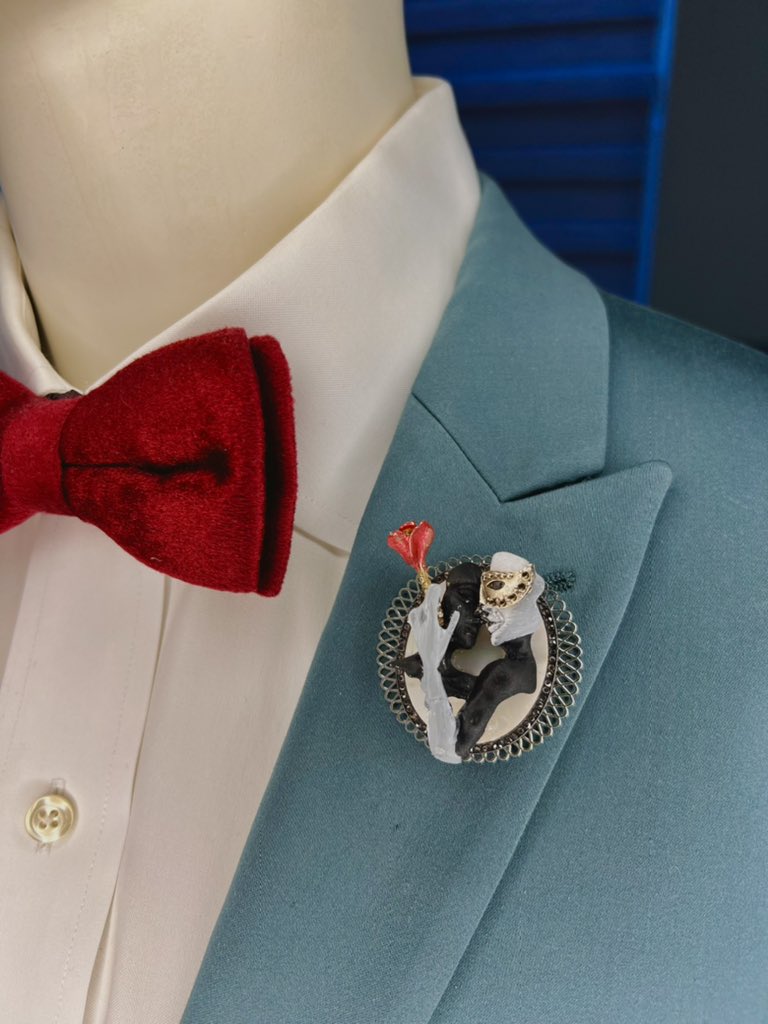 MrThomasnyc's tweet image. #phantom #customlapelpin #lapelpin #summersuit #brooch