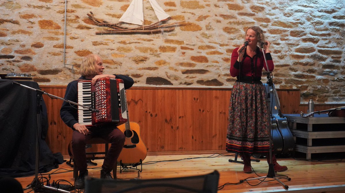 Foto's van een fijn tourtje (concerten in Duitsland en Griekenland) in april #livemusic