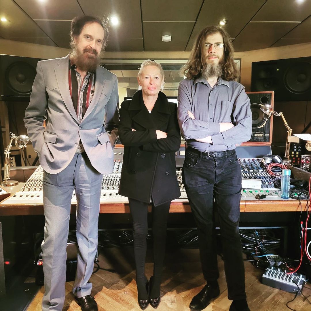 THEWENDYJAMES's tweet photo. ‘THE SHAPE OF HISTORY’ We mean business! Overdub Day… not the proper overdub sessions which will happen in the summer, just a few choice sounds for the reference mixes… So Happy! #JimSclavunos #WendyJames #AlexWard #TheShapeOfHistory preorder: https://t.co/9rt2lMJ1Ht https://t.co/NX8ImH7zcK