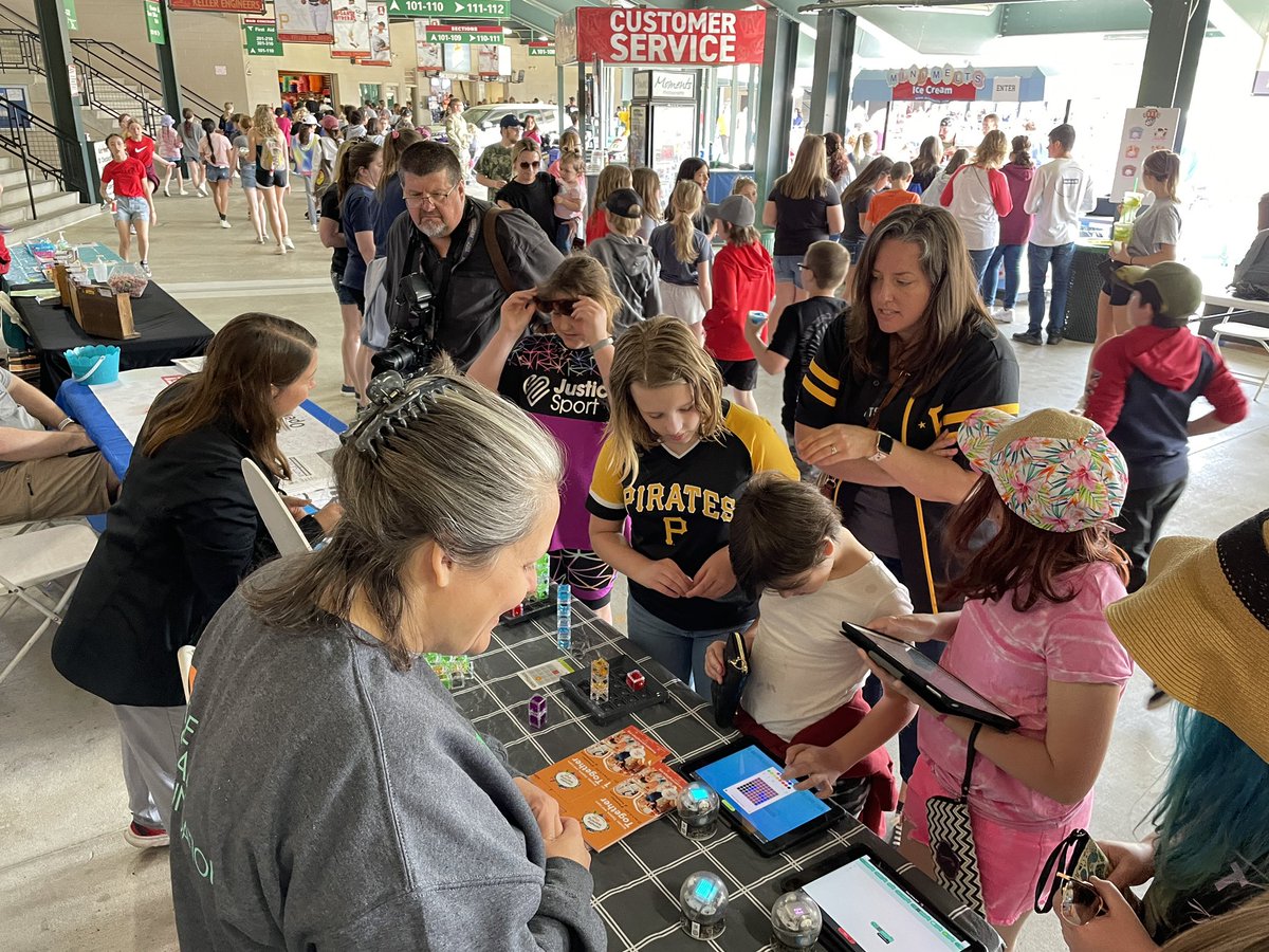 greggbehr's tweet photo. I 💛 #RemakeDays! | @brendalyntc @STEMgirlie @appalachiaIU8 @RemakeDaysSCPA @AltoonaCurve @PADeptofEd https://t.co/yAyLNJ192w