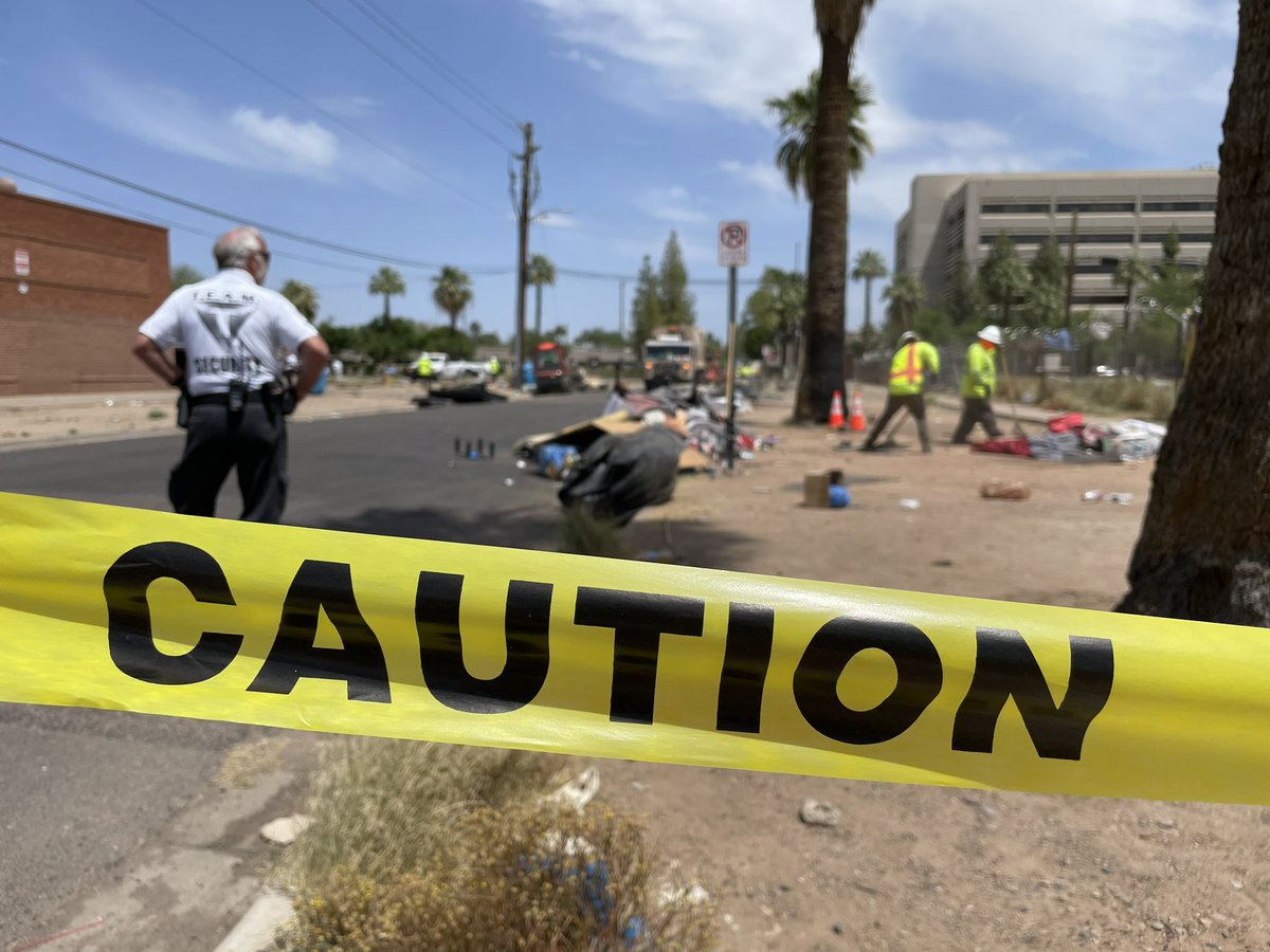 La ciudad de Phoenix empezó las labores de limpieza del área conocida como “la zona”. Pero qué pasará con las personas en situación de calle? Los detalles esta tarde por <a href="/TelemundoAZ/">Telemundo Arizona</a>