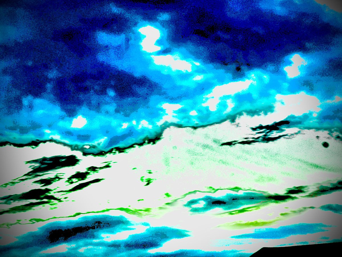 MEDITS376's tweet photo. ɪ ғɪɴᴅ ғᴀᴄᴇs 🤷‍♀️

#ifind #faces #eyes #eyesinthesky #starsinyoureyes #wearethefilter #slideshow #sky #facesinthesky #MEDITS #photoedits #art #digitalM #digitalfaces #thefind #artist33r #digitalillustration #DigitalArtist #creator https://t.co/Nk8f2z7sC3