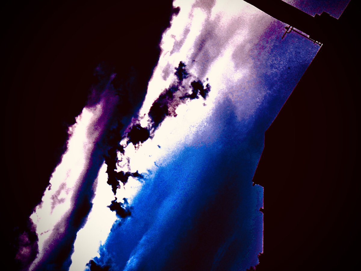 MEDITS376's tweet photo. ɪ ғɪɴᴅ ғᴀᴄᴇs 🤷‍♀️

#ifind #faces #eyes #eyesinthesky #starsinyoureyes #wearethefilter #slideshow #sky #facesinthesky #MEDITS #photoedits #art #digitalM #digitalfaces #thefind #artist33r #digitalillustration #DigitalArtist #creator https://t.co/Nk8f2z7sC3