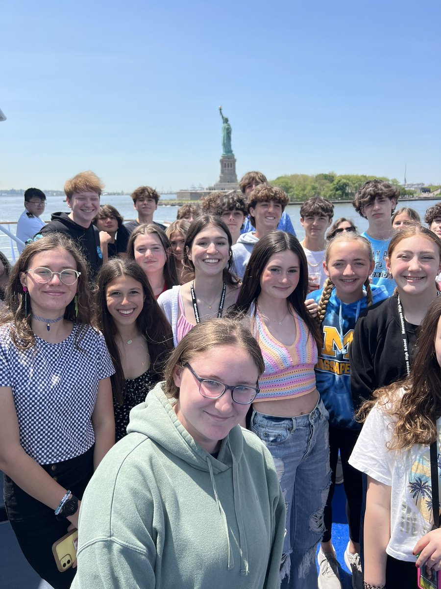 AmesChiefs's tweet photo. Enjoying a beautiful day in NYC with a view from a boat on our class trip! https://t.co/4ihIjZiDd6
