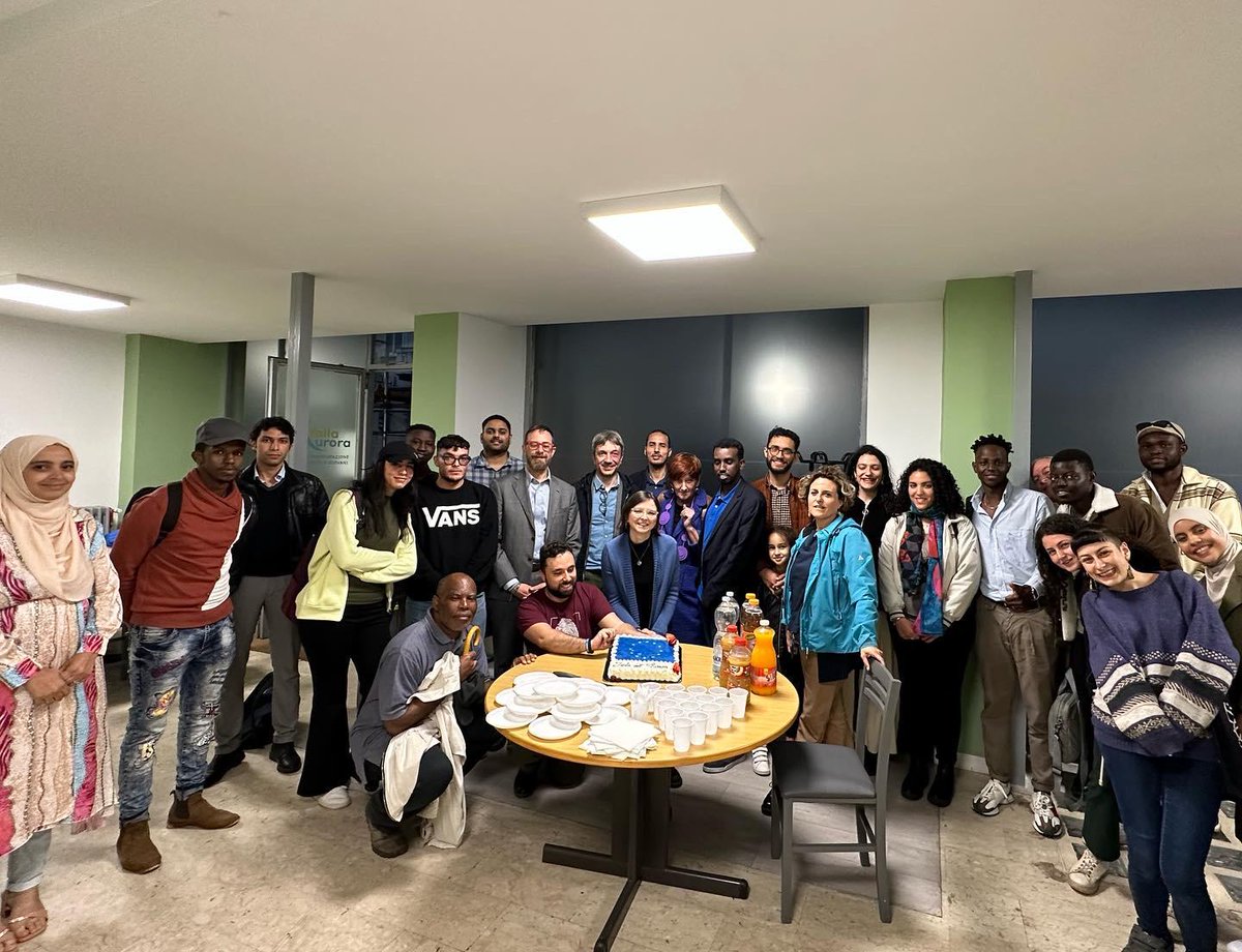AbdullahiAbTO's tweet photo. #EuropeDay2023 abbiamo celebrato la festa dell'Europa con i giovani di #YallaAurora e #GenerAzionePonte.
È stato un momento formativo per tutti.
Grazie @ildacurti @danieleviotti per la vostra disponibilità.
#Torino #9maggio https://t.co/TXDhDvVb9e