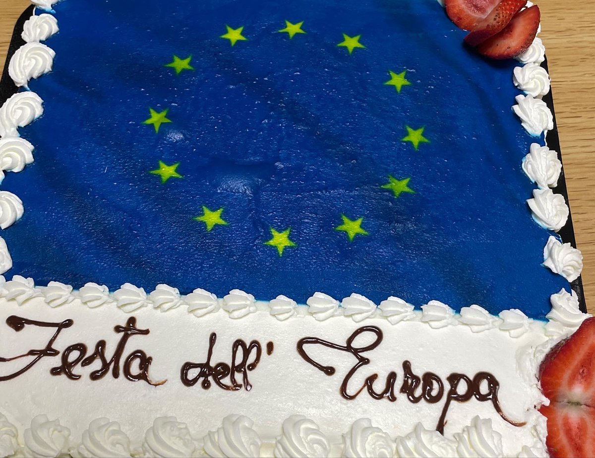 AbdullahiAbTO's tweet photo. #EuropeDay2023 abbiamo celebrato la festa dell'Europa con i giovani di #YallaAurora e #GenerAzionePonte.
È stato un momento formativo per tutti.
Grazie @ildacurti @danieleviotti per la vostra disponibilità.
#Torino #9maggio https://t.co/TXDhDvVb9e