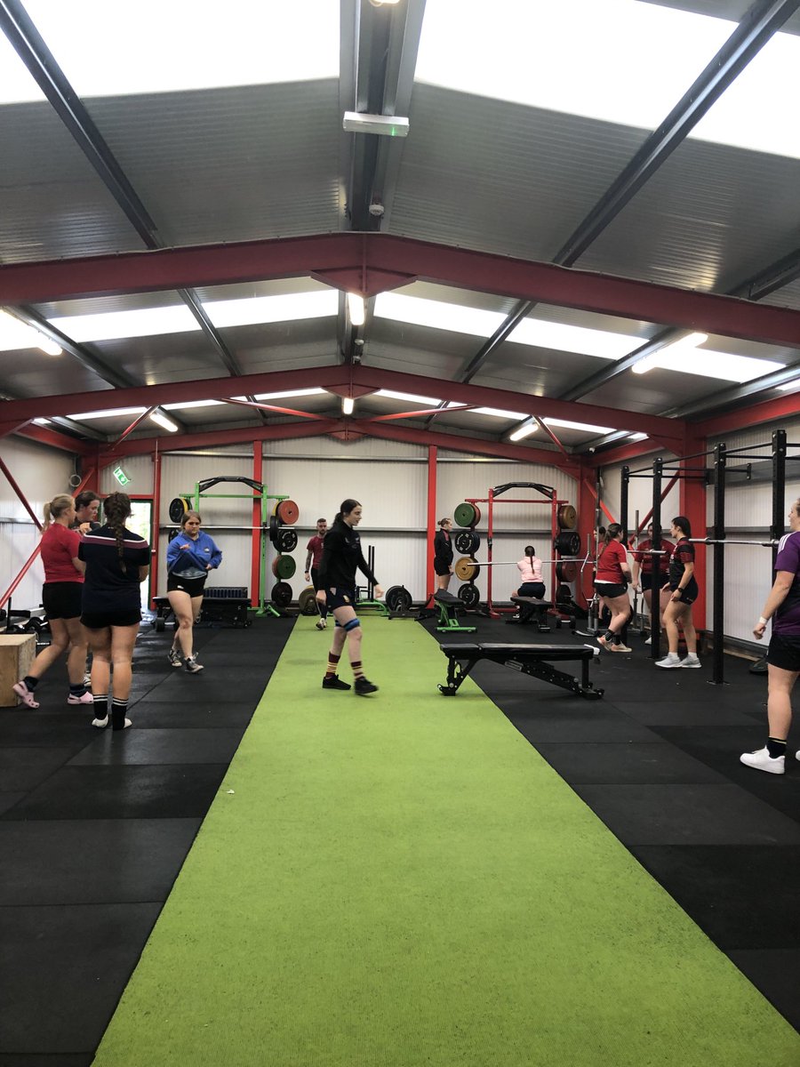 Gym session for our Front Five programme girls in ⁦@sundayswellrfc⁩ #frontfive ⁦@MunsterWomen⁩ ⁦@Munsterrugby⁩ #rugbydevelopment ⁦@WillieShubart⁩ ⁦@ken_imbusch⁩