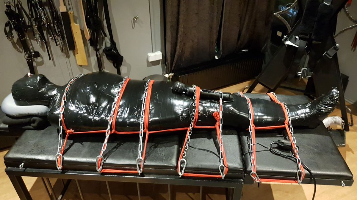 Austrianbondage's tweet photo. I needed chains for that @DominusAndreasG in the
@Studio_de_sade
#bondage #mumification #ducttape #slave https://t.co/0njfMue8my